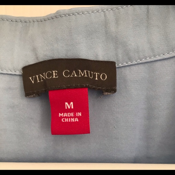 Vince Camuto sleeveless v-neck rumple blouse. - Picture 3 of 3